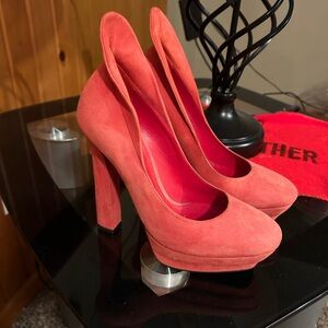 Beautiful Bottega Venetta Coral heels